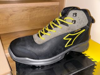 Botas seguridad Diadora Utility negras y grises