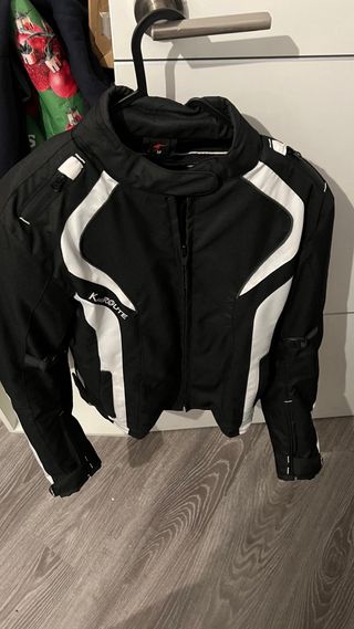 Chaqueta Moto Negra y Blanca Talla S