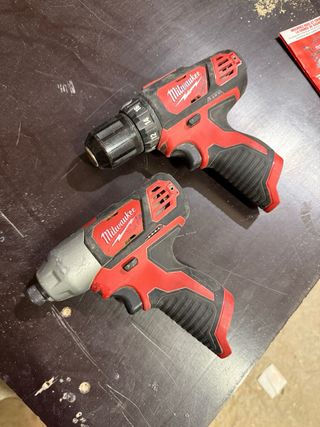 Taladro y Atornillador Milwaukee 100€ dos en perso