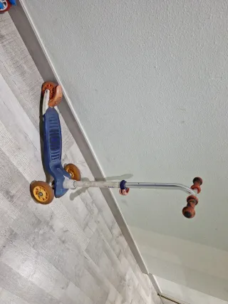 Patinete infantil 3 ruedas azul. Se Regala 