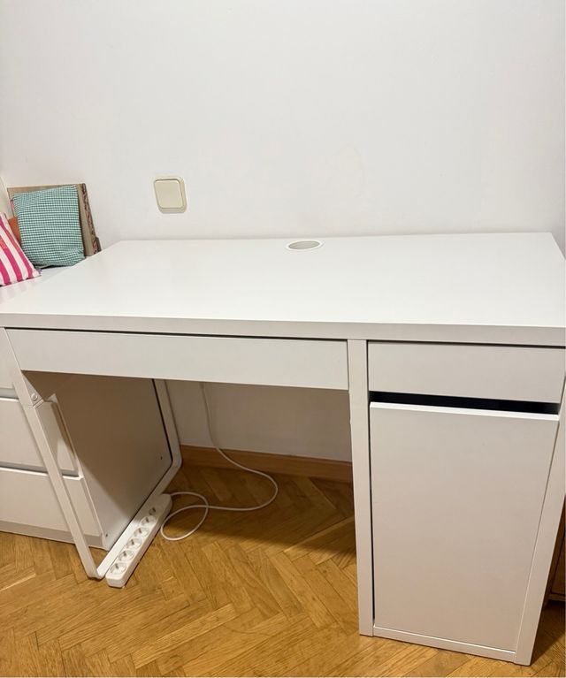 Escritorio blanco Ikea MICKE
