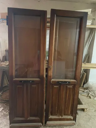 Puerta de calle madera con cristal