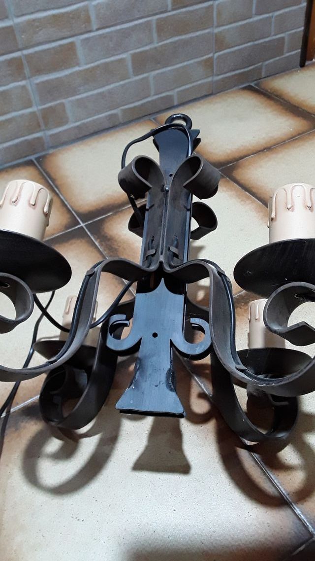 Antigua lámpara de forja