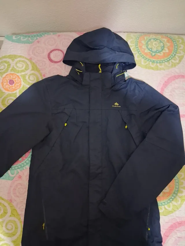 Chaqueta Quechua impermeable azul