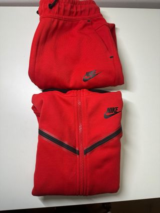 Conjunto Nike Tech Fleece Rojo
Talla 158-170cm