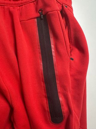 Conjunto Nike Tech Fleece Rojo
Talla 158-170cm