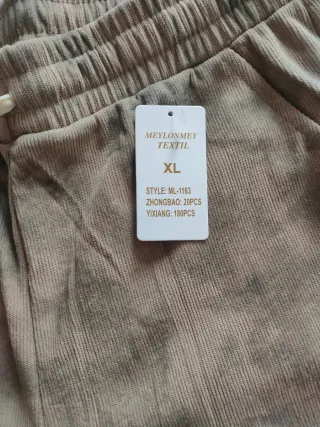 Pantalón beige con efecto teñido