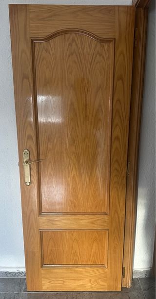 Puerta de madera interior
