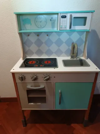 Cocina infantil de madera