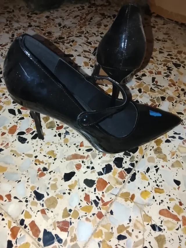 Zapatos de charol Mary Paz negros talla 40