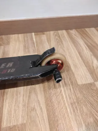 Patinete Bestial Woolf B-10 con pegs