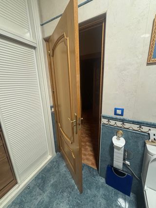 Puerta de madera de paso