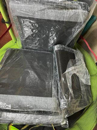 Sofá modular gris con chaise longue