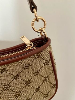 Bolso de hombro con monograma