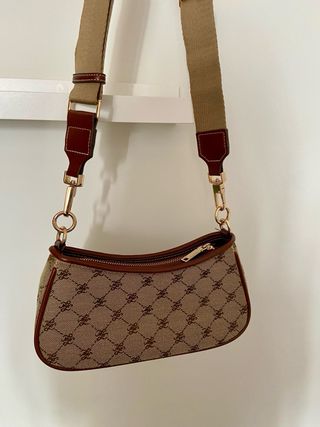 Bolso de hombro con monograma