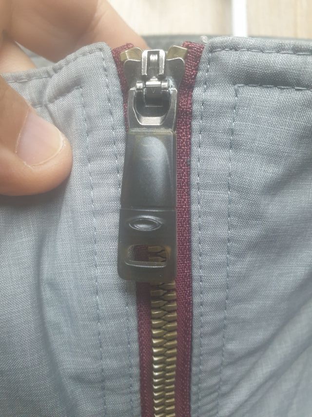 Cortavientos Oakley Gris