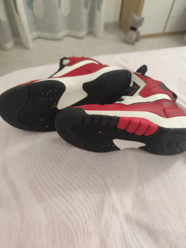 Deportivas niño talla 32