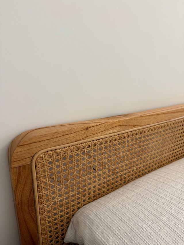 Cabecero 1,60cm madera/ratán prácticamente nuevo.