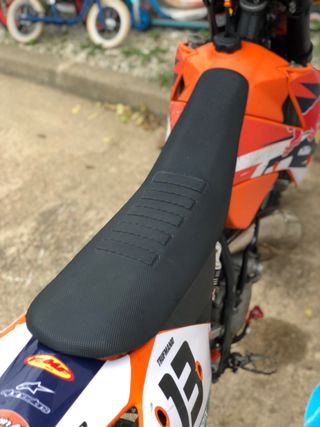 Moto Enduro KTM Naranja 200cc del año 2005