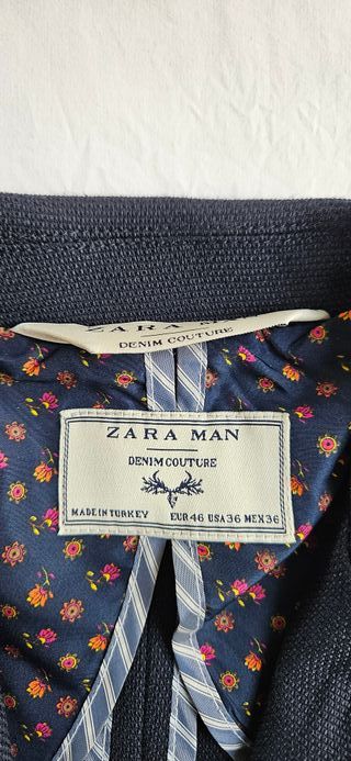 Americana Zara Azul Marino con Botones Dorados