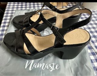 Sandalias Wonders Negras Charol