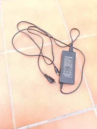 Cargador Patinete Eléctrico