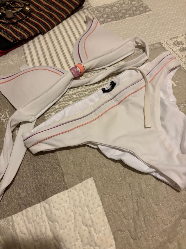 Costume bianco donna con righe rosa 

bikini