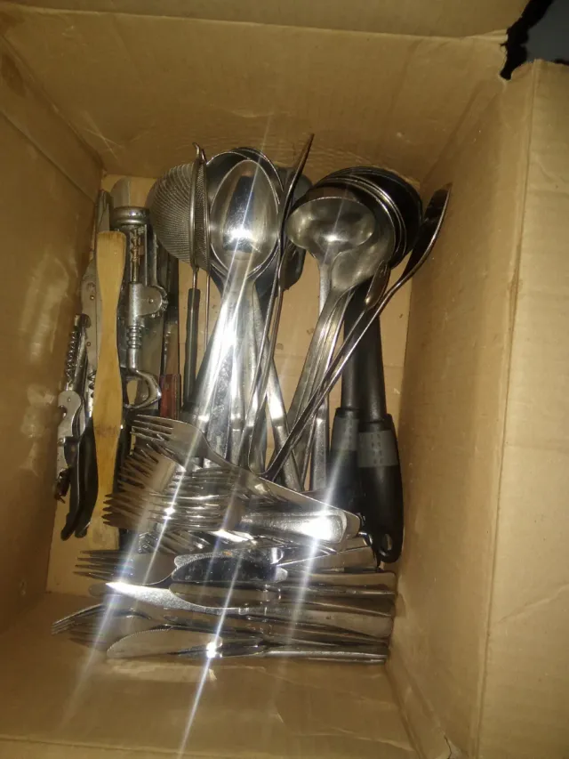 Set di piatti, bicchieri, posate