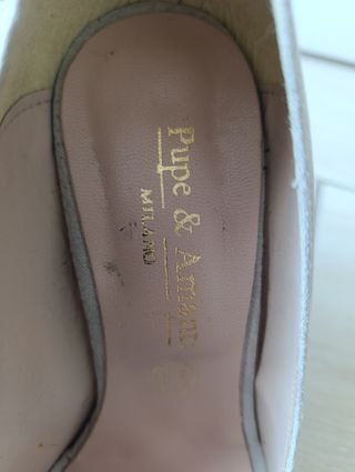 Scarpe chiare con tacco