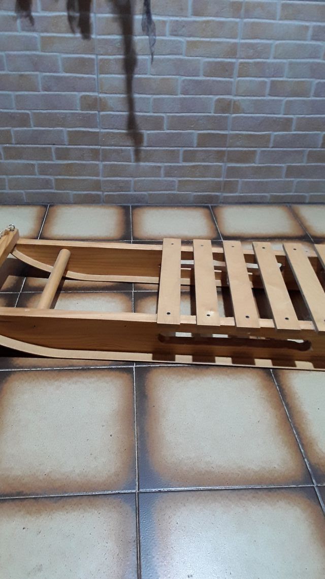 Trineo artesanal de madera