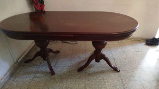 Mesa de comedor de madera y metal