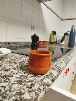 Taza de barro para postre