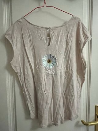 Camiseta Desigual con pregunta y lentejuelas