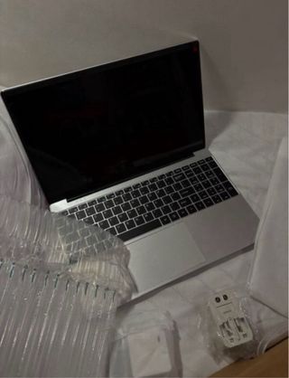 Portátil 16GB RAM 1TB SSD SIN USAR
