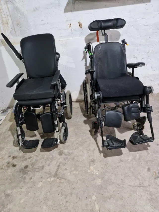 2 Sillas de ruedas negras