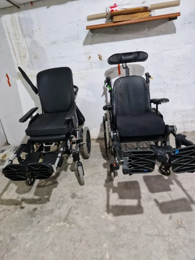 2 Sillas de ruedas negras