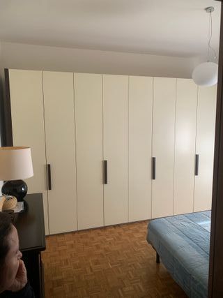 Armadio moderno beige e marrone