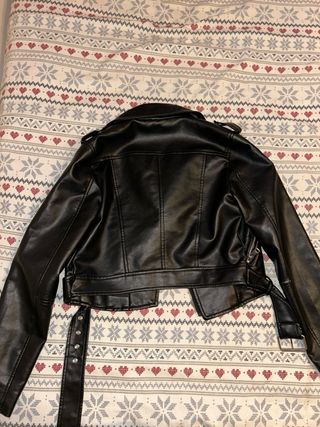 Cazadora cuero Stradivarius negra