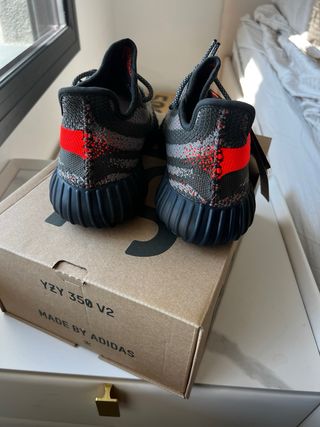 Adidas Yeezy Boost 350 V2 Core Black Red 40.5