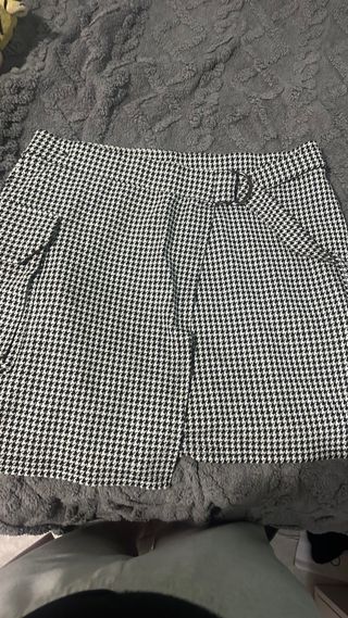 Falda de cuadros blanco y negro