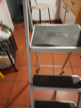 Escalera aluminio 4 peldaños - Madrid centro