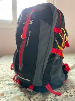 Mochila senderismo negra y roja