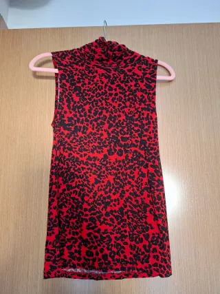 Blusa sin mangas con cuello alto