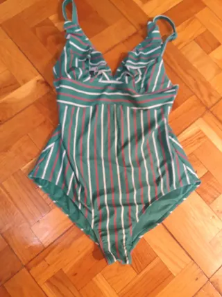 Bañador Talla 44 Rayas Verde y Rojo
