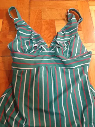 Bañador Talla 44 Rayas Verde y Rojo