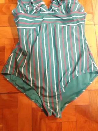 Bañador Talla 44 Rayas Verde y Rojo