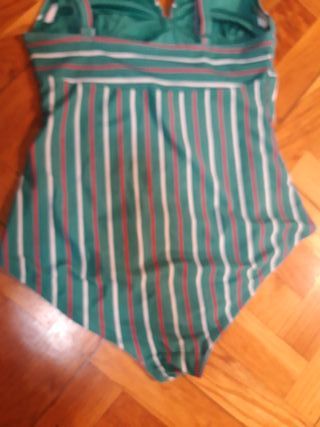 Bañador Talla 44 Rayas Verde y Rojo