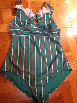 Bañador Talla 44 Rayas Verde y Rojo
