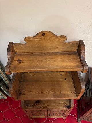 Taquillón y 2 alacenas castellanas de madera