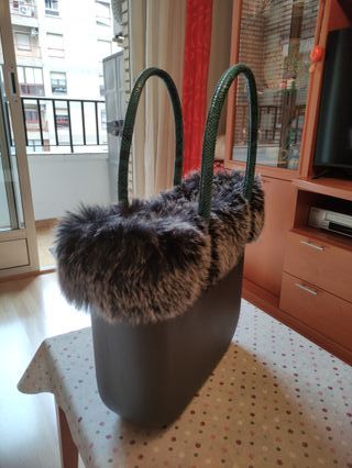 Bolso O bag grande gris con asas verde